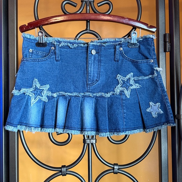 silence + noise Dresses & Skirts - SILENCE + NOISE Mia Star Applique Denim Micro Mini Skirt